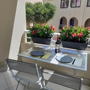 https://les-jardins-du-port-de-bandol.fr-provencehotel.com
